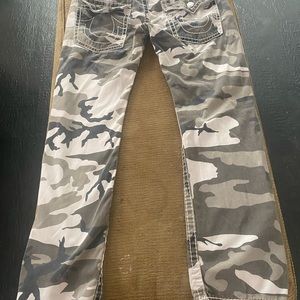 Selling because I can’t fit them no more